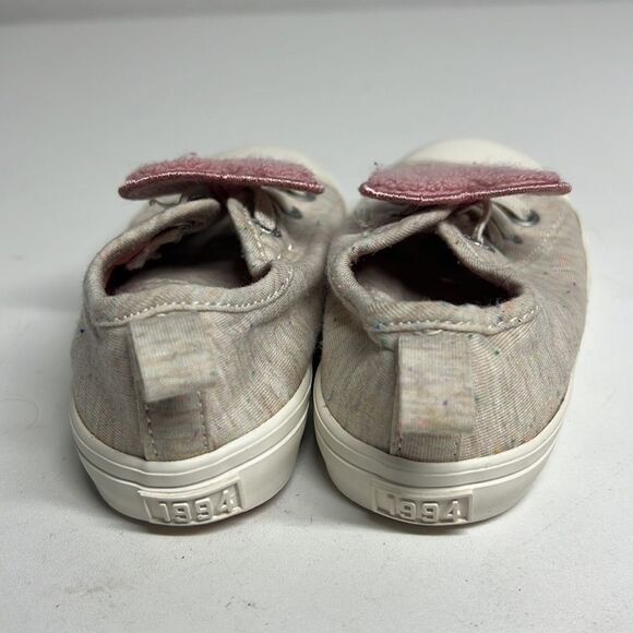Old Navy Cream with Pink Heart Patch Girls' Sneaker Slip On Size 6 - Picture 3 of 6